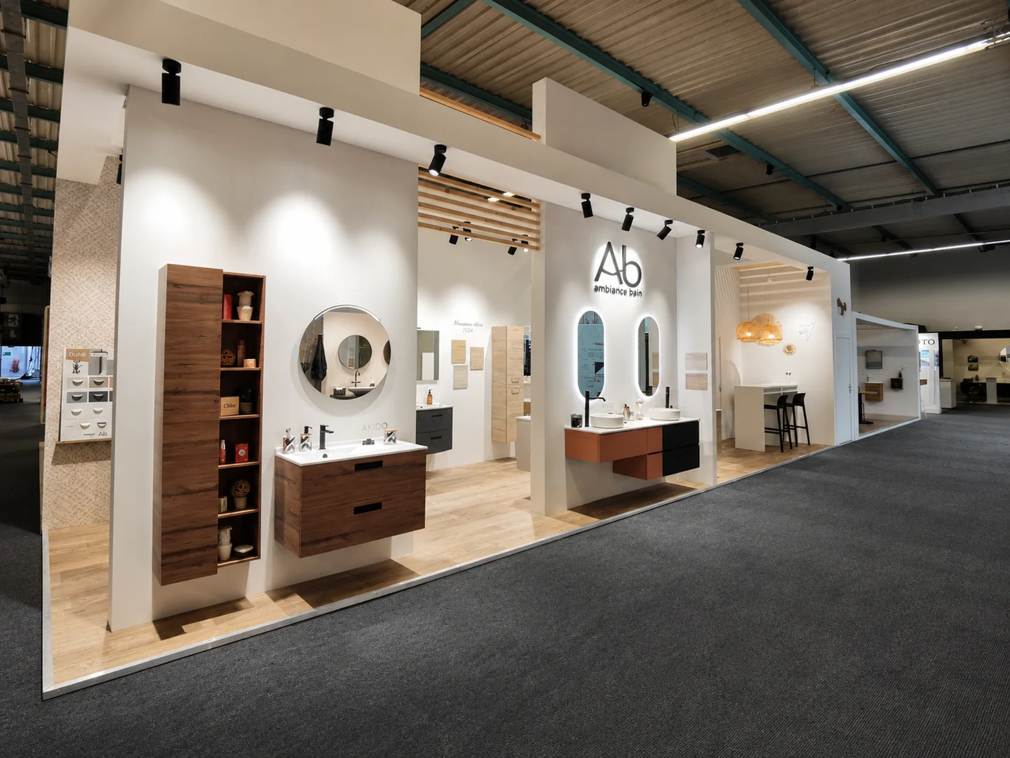 Stand sur-mesure Ambiance Bain Belfort showroom salle de bains contemporain