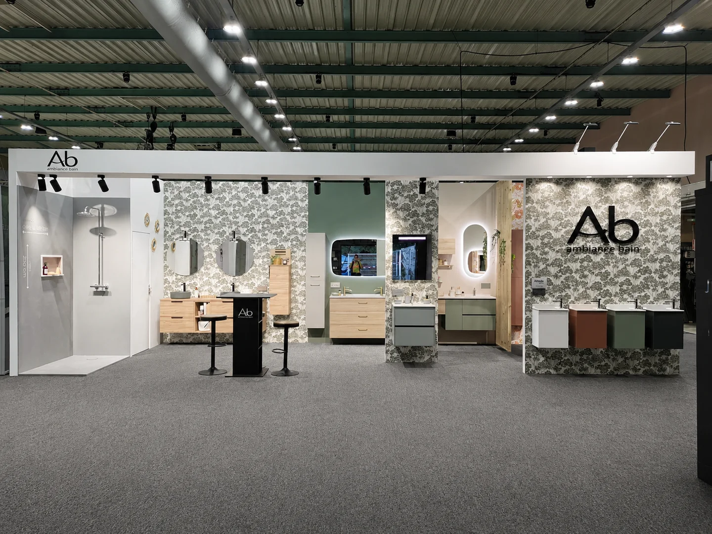 Stand sur-mesure Ambiance Bain Lille arcade terracotta et design végétal